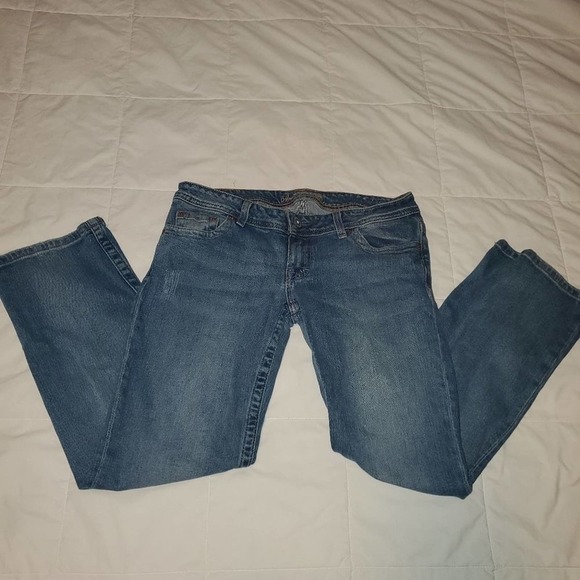 American Eagle Outfitters Denim - AMERICAN eagle size 8 women's slight distressed jeans